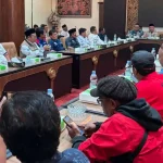 Gaji Ditunda dan Ancaman PHK Koalisi Buruh Mengadu DPRD Jatim