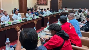 Gaji Ditunda dan Ancaman PHK Koalisi Buruh Mengadu DPRD Jatim