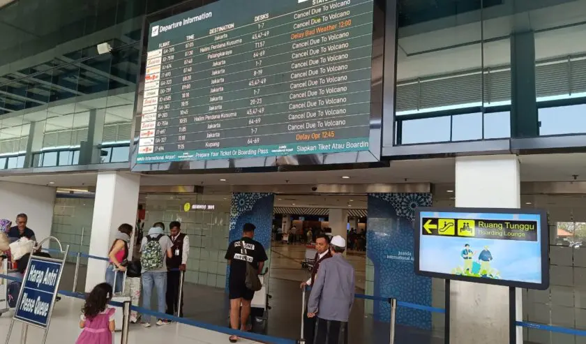 Bandara Juanda Batalkan 34 Terbang Imbas Erupsi Anak Krakatau Bandara Juanda Batalkan 34 Terbang Imbas Erupsi Anak Krakatau