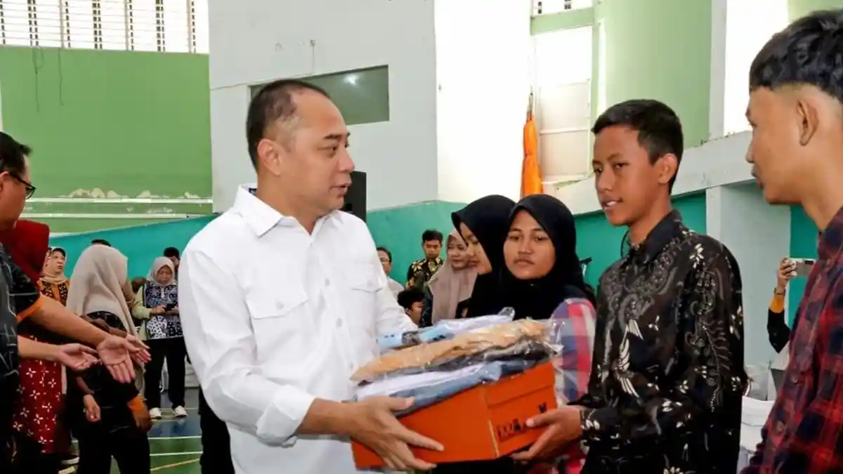Mulai Tahun Depan Batik SD-SMP Surabaya Diseragamkan Mulai Tahun Depan Batik SD-SMP Surabaya Diseragamkan