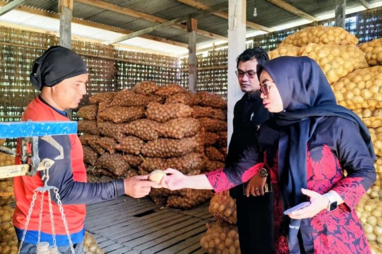 DPRD Magetan Sidak Gudang Indofood Merespons Keluhan Petani DPRD Magetan Sidak Gudang Indofood Merespons Keluhan Petani