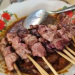 Sate Pojok Lowayu Gresik: Legendaris, Sehari Habis 10 Kambing