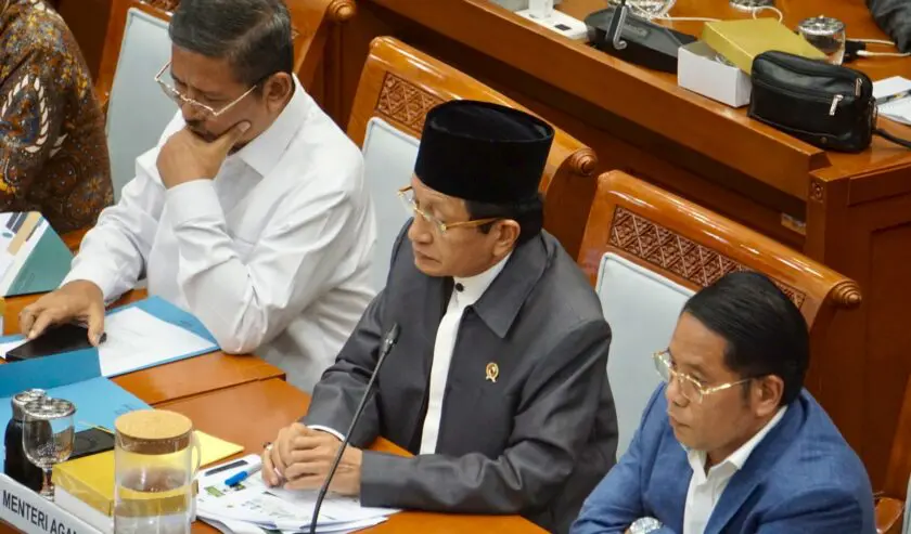 Menter Agama Janji Selesaikan Kasus UINSA dalam 3 Hari Menter Agama Janji Selesaikan Kasus UINSA dalam 3 Hari