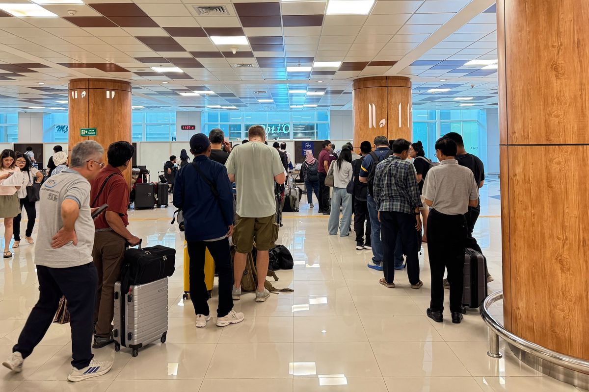 Penerbangan ke Jakarta Batal, Penumpang Juanda Pilih Naik KA Penerbangan ke Jakarta Batal, Penumpang Juanda Pilih Naik KA