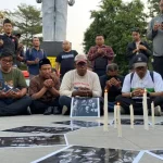PFI Surabaya Gelar Aksi Lilin dan Doa bagi 5 Jurnalis Hilang di Selat Sunda