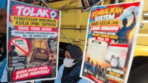 Buruh PT Alu Aksara Mojokerto Demo Tolak PHK Sepihak Buruh PT Alu Aksara Mojokerto Demo Tolak PHK Sepihak
