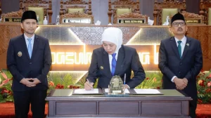 Khofifah Alokasikan Belanja P-APBD Jatim Rp29,9 Triliun Khofifah Alokasikan Belanja P-APBD Jatim Rp29,9 Triliun