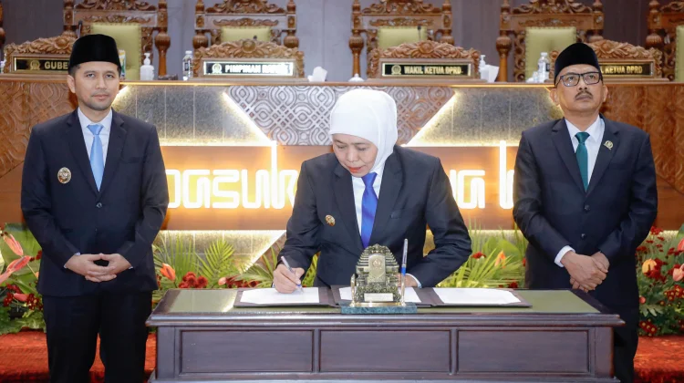 Khofifah Alokasikan Belanja P-APBD Jatim Rp29,9 Triliun Khofifah Alokasikan Belanja P-APBD Jatim Rp29,9 Triliun