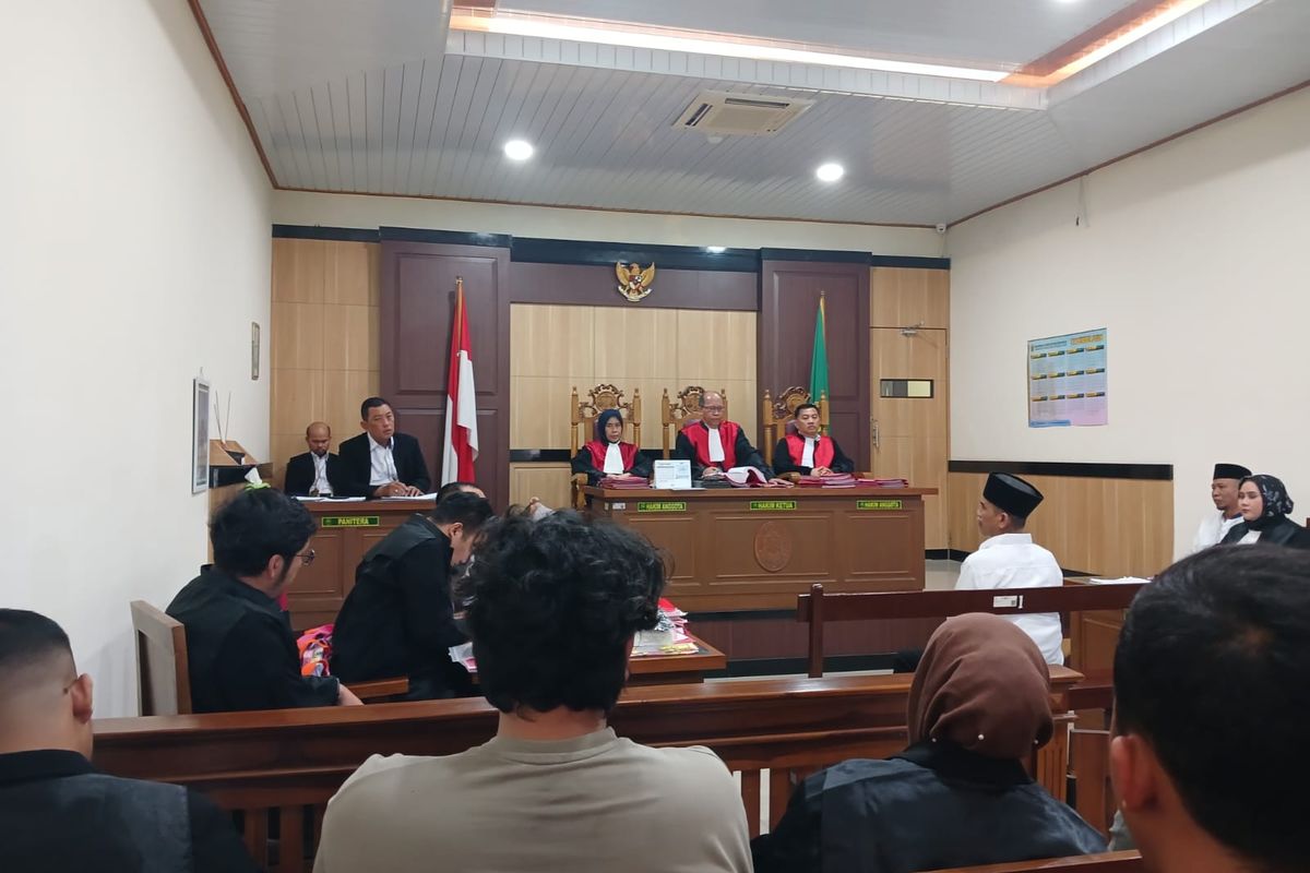 Oknum ASN Gresik Didakwa Kasus Penipuan CPNS Rp1,5 Miliar Oknum ASN Gresik Didakwa Kasus Penipuan CPNS Rp1,5 Miliar