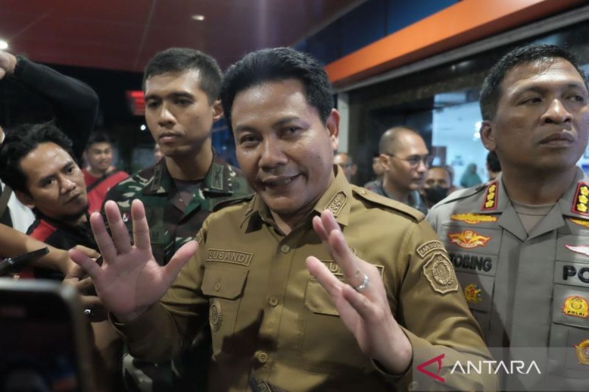 Bupati Pastikan Santri Keracunan di Sidoarjo Ditangani Baik Bupati Pastikan Santri Keracunan di Sidoarjo Ditangani Baik