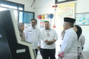 Wabup Fauzan Minta Petugas Medis Bangkalan CKG Masuk Desa Wabup Fauzan Minta Petugas Medis Bangkalan CKG Masuk Desa
