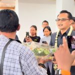 Warga Hadiahi Widarto Tumpeng Usai Tolak Utang Jember Rp786 M