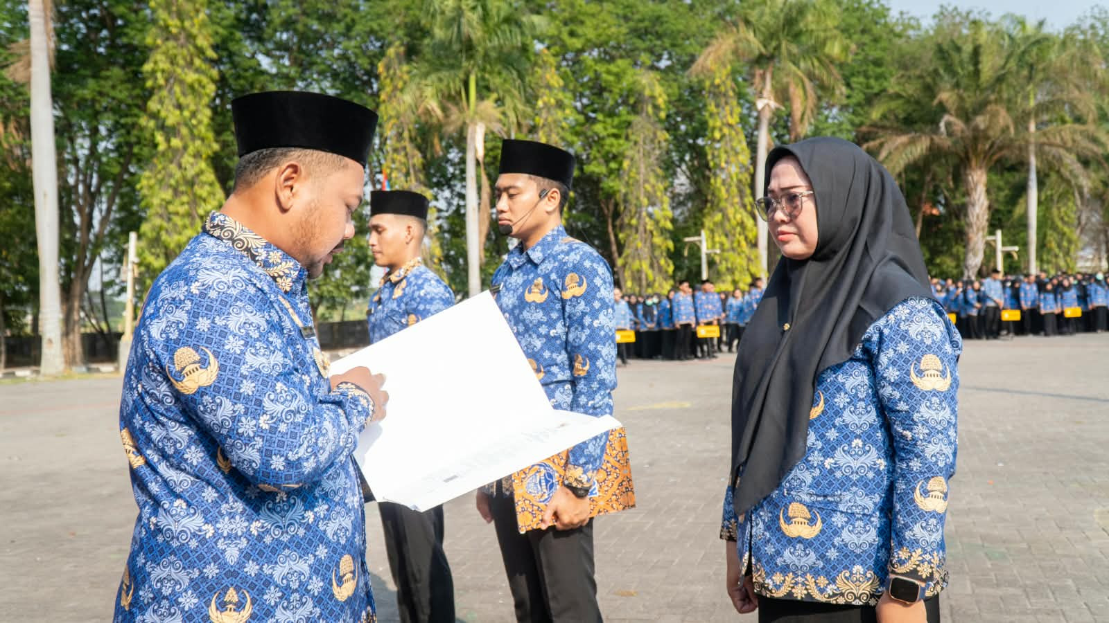 HUT ke-81 Jatim, Bupati Gresik Serahkan SK PPPK Paruh Waktu HUT ke-81 Jatim, Bupati Gresik Serahkan SK PPPK Paruh Waktu