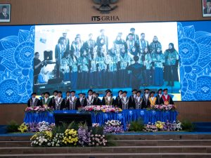 PENS Kukuhkan 1.016 Wisudawan: Lulusan Terserap Kerja Sebelum Lulus PENS Kukuhkan 1.016 Wisudawan: Lulusan Terserap Kerja Sebelum Lulus