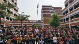 AMN Surabaya Gelar Upacara Sumpah Pemuda Berbaju Adat