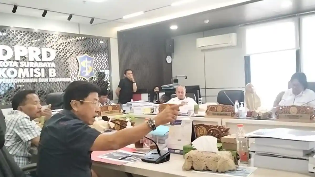 Baktiono Tagih CSR Bank Jatim Buat Tebus Ijazah SMA yang Tertahan Baktiono Tagih CSR Bank Jatim Buat Tebus Ijazah SMA yang Tertahan