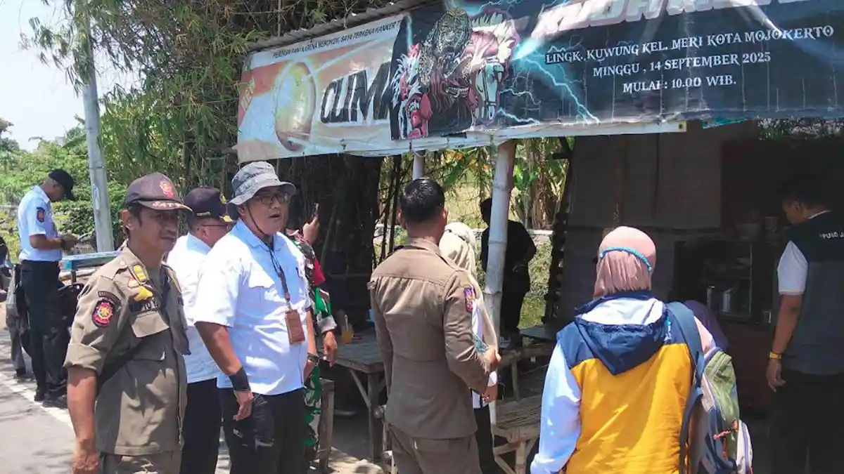 Sterilkan Sempadan Afvour Ngrayung: Satpol PP Mojokerto Usir Pedagang Sterilkan Sempadan Afvour Ngrayung: Satpol PP Mojokerto Usir Pedagang
