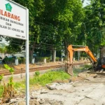 Abaikan SP3, Puluhan Bangunan Liar Frontage Sidoarjo Dibongkar