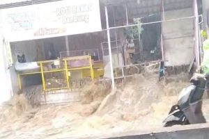 Waspada! Hujan Deras Picu Banjir Luapan di Kota Batu Waspada! Hujan Deras Picu Banjir Luapan di Kota Batu
