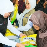 Jelang HUT Jatim, Khofifah Buka Pasar Murah Mojokerto-Blitar