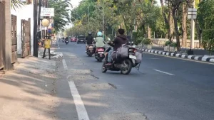 Warga Gresik Keluhkan Bekas Galian Pipa Gas Bahayakan Pengendara