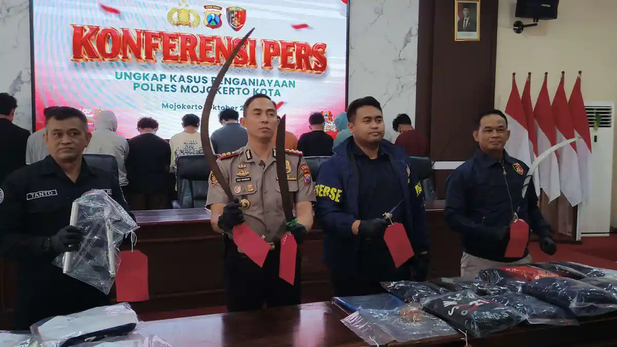 Pengeroyokan Gangster Mojokerto: 21 Ditangkap, 3 Tersangka Pengeroyokan Gangster Mojokerto: 21 Ditangkap, 3 Tersangka