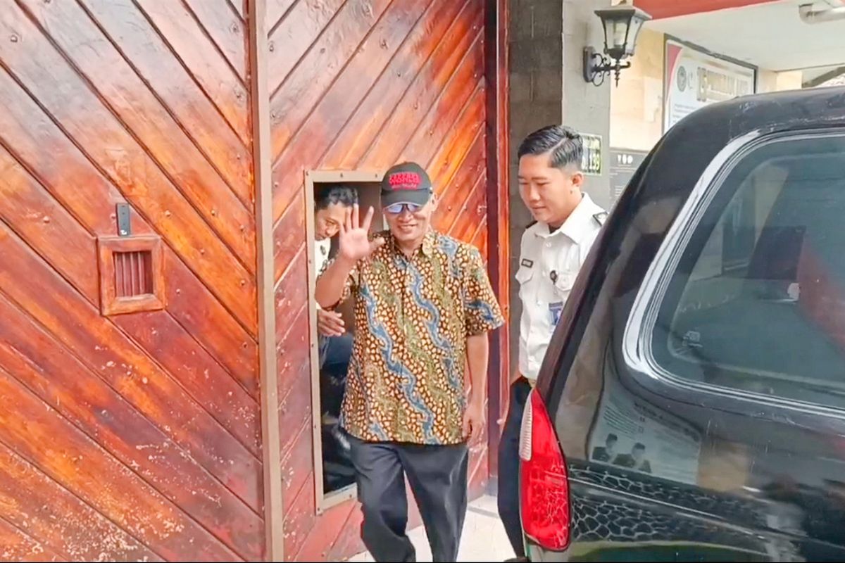 Eks Bupati Tulungagung Syahri Mulyo Bebas Bersyarat
