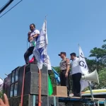Demo Buruh Gresik Kepung Kantor BPJS Kesehatan dan BPS