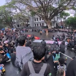 Mahasiswa Malang Demonstrasi Desak Prabowo Tetapkan Status Karhutla