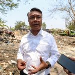 OTT Buang Sampah, 4 Warga Surabaya Didenda hingga Nyapu Jalan