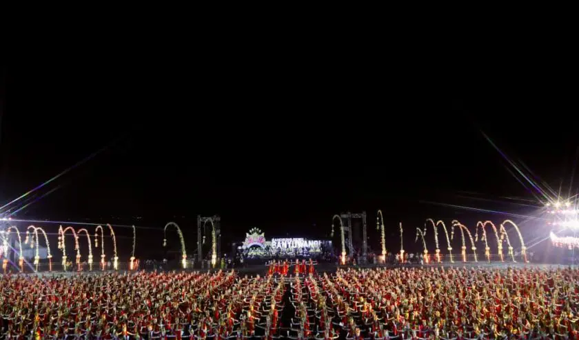 Pagelaran Malam Hari, 1.300 Penari Gandrung Sewu Berpendar Pukau Banyuwangi Pagelaran Malam Hari, 1.300 Penari Gandrung Sewu Berpendar Pukau Banyuwangi