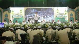 Ribuan Jamaah Padati Pemkab Gresik Bersholawat Minta Hujan