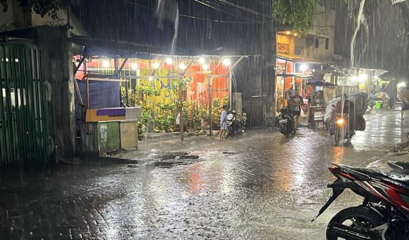 Akhirnya, Hujan Mulai Mengguyur Surabaya