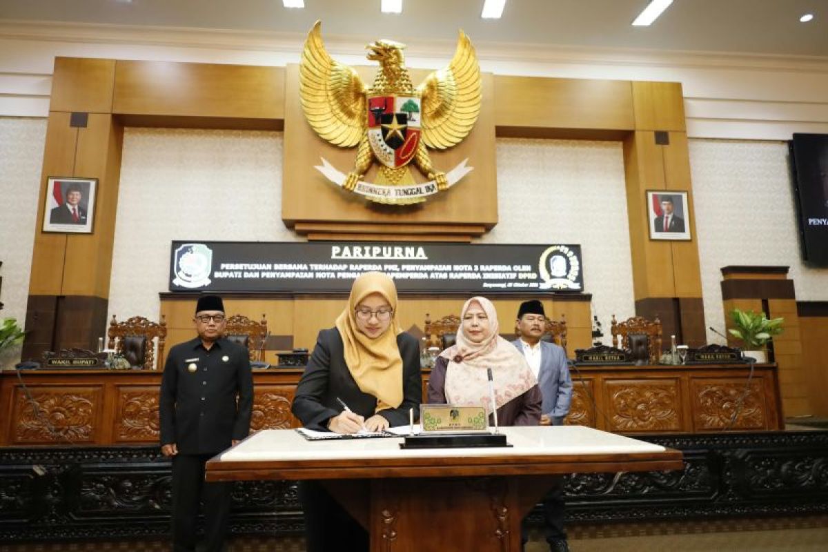 Banyuwangi Sahkan Perda Perlindungan Pekerja Migran Banyuwangi Sahkan Perda Perlindungan Pekerja Migran