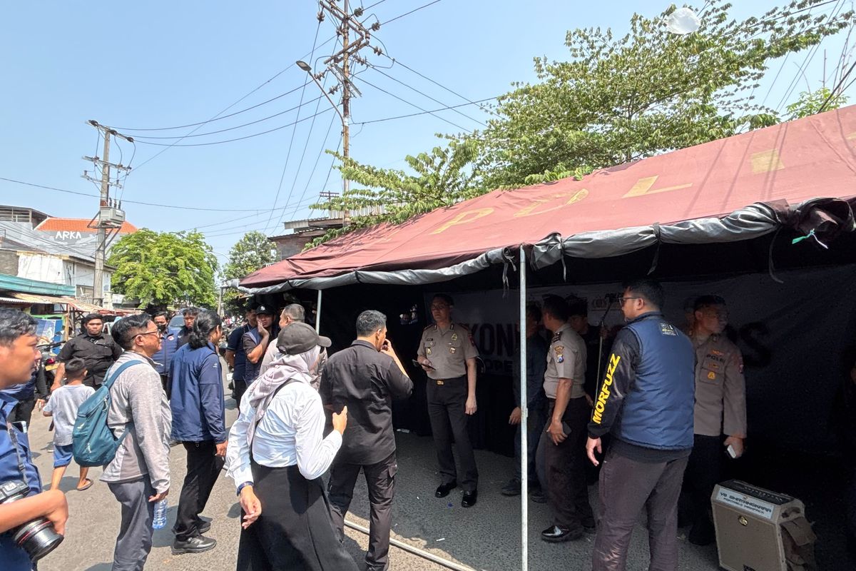 25 Polisi 2 Posko Awasi Peredaran Narkoba di Jalan Kunti Surabaya 25 Polisi 2 Posko Awasi Peredaran Narkoba di Jalan Kunti Surabaya