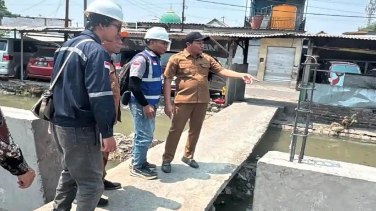 Bupati Sidoarjo Bongkar Jembatan Liar Sumbat Normalisasi Sungai