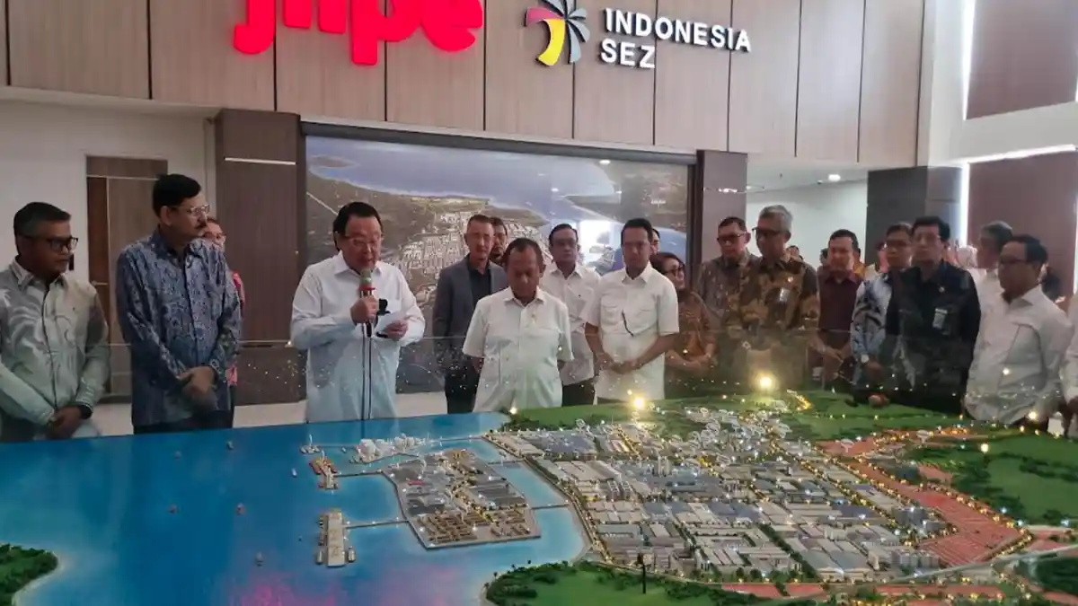Menperin Sarmuji Apresiasi JIIPE Gresik Rekrut Pekerja 70% Warga Lokal Menperin Sarmuji Apresiasi JIIPE Gresik Rekrut Pekerja 70% Warga Lokal