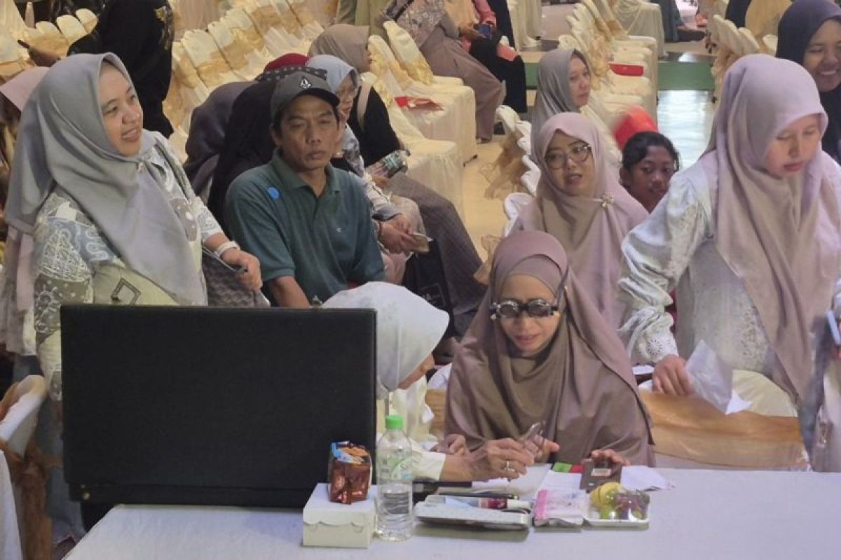 Kado Spesial HUT Jatim: 1.000 Guru TK dan TPQ Dapat Kacamata Gratis