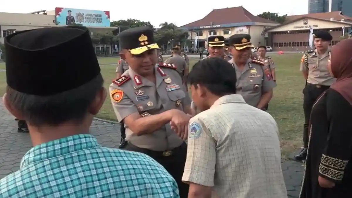 Cegah Bullying, Kapolda Jatim Luncurkan Satgas Polisi Jogo Sekolah Cegah Bullying, Kapolda Jatim Luncurkan Satgas Polisi Jogo Sekolah