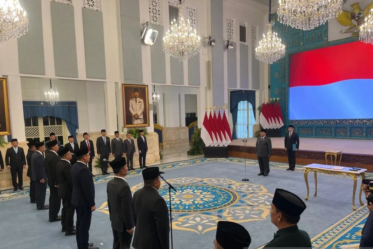 Prabowo Rombak Kabinet: Lantik 7 Pejabat Negara Baru Prabowo Rombak Kabinet: Lantik 7 Pejabat Negara Baru