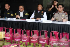 Polri Sita 1.820 Tabung LPG Subsidi Oplosan di Sidoarjo