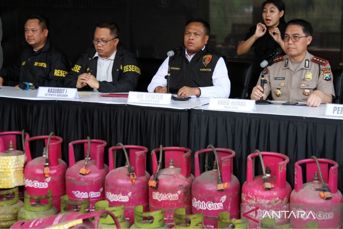 Polri Sita 1.820 Tabung LPG Subsidi Oplosan di Sidoarjo Polri Sita 1.820 Tabung LPG Subsidi Oplosan di Sidoarjo