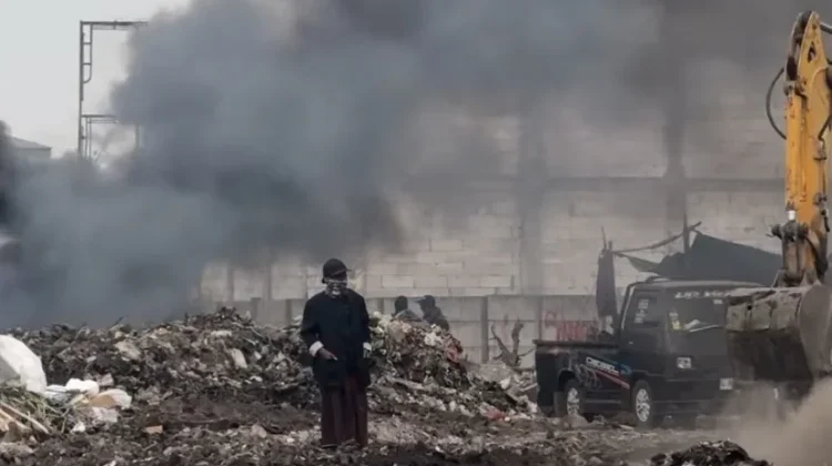 DLH Surabaya Dukung Warga Protes Pembakaran Sampah Tambak Mayor