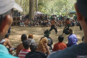 Ritual Minta Hujan, Seniman Jajar Trenggalek Gelar Seni Tiban