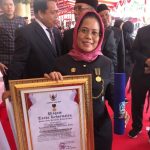 Terima Lencana Emas Jatim, Sri Untari Berjasa Perjuangkan Koperasi